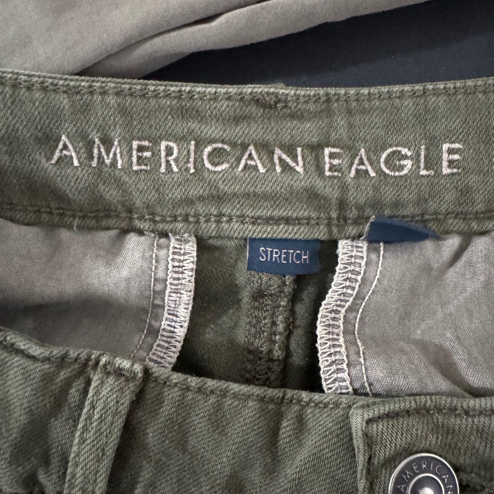 American Eagle High Rise Baggy Wide Leg Cargo Pants Olive Green Size 8 Short - Picture 2 of 7